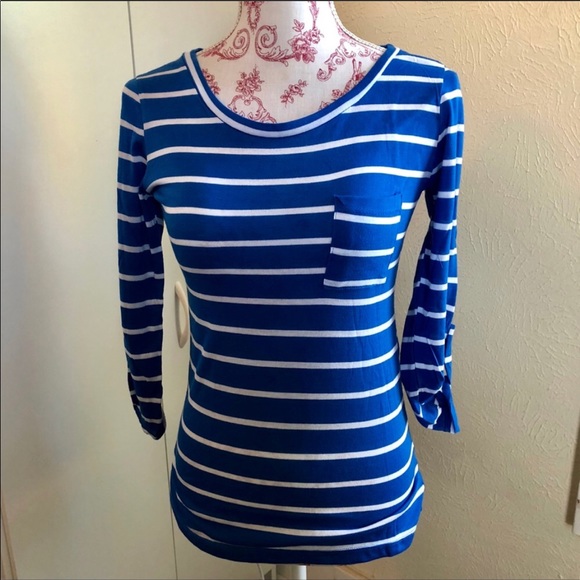 Heart Hips Tops - 💥Just $1 Bundled💥 Heart and Hips T-shirt  S